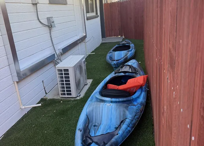Cute 2 Bedroom Close To Downtown